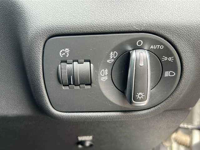 アウディ Ａ１ SB アドマイアードリミテッド 埼玉県 2013(平25)年 8.1万km アイスシルバーメタリック ETC/コーナーセンサー/フルセグテレビ/純正メモリーナビ（SD/BT/CD/USB/DVD）/プッシュスタート　/ドアバイザー　/オートライト　/アイドリングストップ　/フロアマット　/横滑り防止