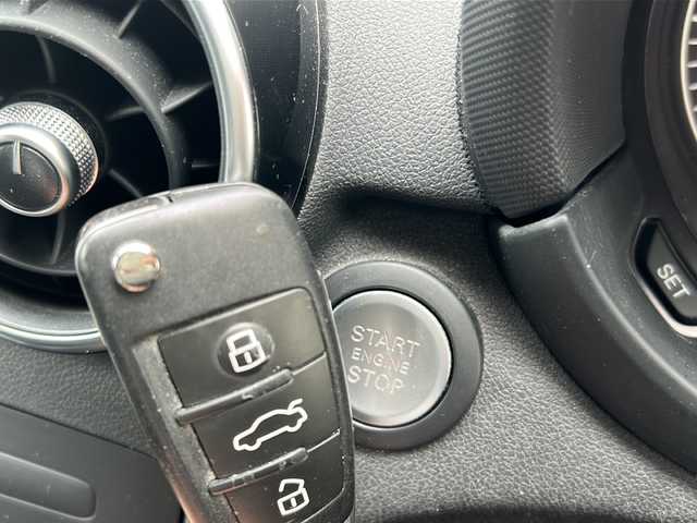 アウディ Ａ１ SB アドマイアードリミテッド 埼玉県 2013(平25)年 8.1万km アイスシルバーメタリック ETC/コーナーセンサー/フルセグテレビ/純正メモリーナビ（SD/BT/CD/USB/DVD）/プッシュスタート　/ドアバイザー　/オートライト　/アイドリングストップ　/フロアマット　/横滑り防止
