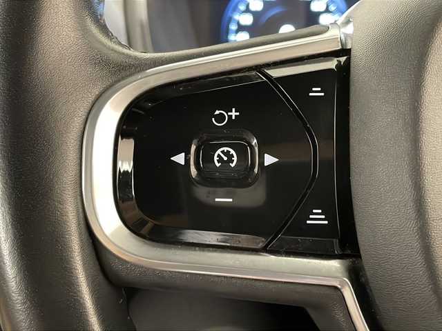 ボルボ ＸＣ９０ T5 AWD モーメンタム 新潟県 2017(平29)年 4.2万km クリスタルホワイトP アンバーレザー/インテリセーフ /-アダプティブクルーズコントロール/-レーンキープアシスト/-ブラインドスポットアシスト/-クロストラフィックアシスト/-360°カメラ/-パーキングアシスト/純正HDDナビ/フルセグTV/ETC/ドライブレコーダー/パワーバックドア/LEDヘッドライト/オートハイビーム/純正19インチアルミホイール/コーナーセンサー/シートヒーター/パワーシート/スマートキー/社外アルミホイールスタッドレスタイヤセット積み込み