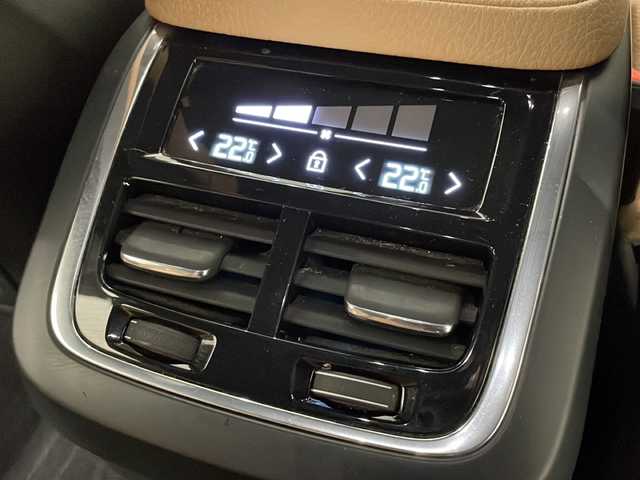 ボルボ ＸＣ９０ T5 AWD モーメンタム 新潟県 2017(平29)年 4.2万km クリスタルホワイトP アンバーレザー/インテリセーフ /-アダプティブクルーズコントロール/-レーンキープアシスト/-ブラインドスポットアシスト/-クロストラフィックアシスト/-360°カメラ/-パーキングアシスト/純正HDDナビ/フルセグTV/ETC/ドライブレコーダー/パワーバックドア/LEDヘッドライト/オートハイビーム/純正19インチアルミホイール/コーナーセンサー/シートヒーター/パワーシート/スマートキー/社外アルミホイールスタッドレスタイヤセット積み込み