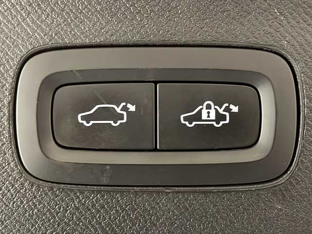 ボルボ ＸＣ９０ T5 AWD モーメンタム 新潟県 2017(平29)年 4.2万km クリスタルホワイトP アンバーレザー/インテリセーフ /-アダプティブクルーズコントロール/-レーンキープアシスト/-ブラインドスポットアシスト/-クロストラフィックアシスト/-360°カメラ/-パーキングアシスト/純正HDDナビ/フルセグTV/ETC/ドライブレコーダー/パワーバックドア/LEDヘッドライト/オートハイビーム/純正19インチアルミホイール/コーナーセンサー/シートヒーター/パワーシート/スマートキー/社外アルミホイールスタッドレスタイヤセット積み込み