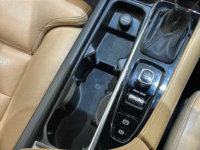 ボルボ ＸＣ９０ T5 AWD モーメンタム 新潟県 2017(平29)年 4.2万km クリスタルホワイトP アンバーレザー/インテリセーフ /-アダプティブクルーズコントロール/-レーンキープアシスト/-ブラインドスポットアシスト/-クロストラフィックアシスト/-360°カメラ/-パーキングアシスト/純正HDDナビ/フルセグTV/ETC/ドライブレコーダー/パワーバックドア/LEDヘッドライト/オートハイビーム/純正19インチアルミホイール/コーナーセンサー/シートヒーター/パワーシート/スマートキー/社外アルミホイールスタッドレスタイヤセット積み込み