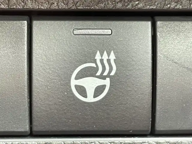 トヨタ ＲＡＶ４ ハイブリッド アドベンチャー 山口県 2022(令4)年 1.7万km アティチュードブラックマイカ 9型ディスプレイオーディオ/BT Miracast USB/バックカメラ/黒レザーシート/メモリ付きパワーシート/シートヒーター/エアシート/ビルトイン 2.0ETC/衝突被害軽減ブレーキ/レーダークルーズコントロール/レーンアシスト/オートマチックハイビーム/ブラインドスポットモニタ/LEDオートヘッドライト/フォグライト/コーナーセンサー/スマートキー 2個/ステアリングヒーター/19インチアルミホイール/W サイド カーテン ニー エアバッグ/禁煙車