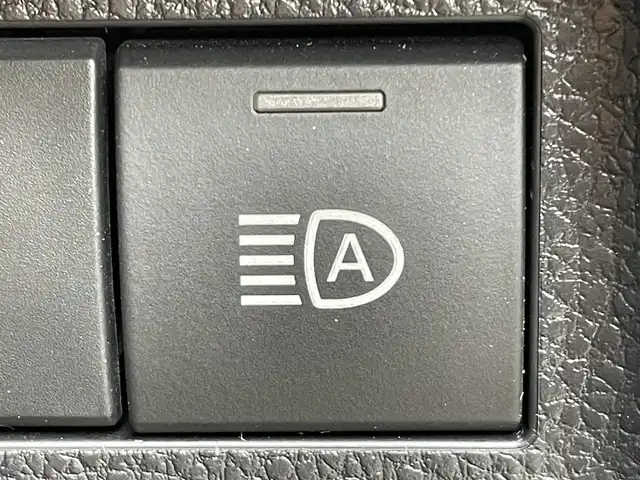 トヨタ ＲＡＶ４ ハイブリッド アドベンチャー 山口県 2022(令4)年 1.7万km アティチュードブラックマイカ 9型ディスプレイオーディオ/BT Miracast USB/バックカメラ/黒レザーシート/メモリ付きパワーシート/シートヒーター/エアシート/ビルトイン 2.0ETC/衝突被害軽減ブレーキ/レーダークルーズコントロール/レーンアシスト/オートマチックハイビーム/ブラインドスポットモニタ/LEDオートヘッドライト/フォグライト/コーナーセンサー/スマートキー 2個/ステアリングヒーター/19インチアルミホイール/W サイド カーテン ニー エアバッグ/禁煙車