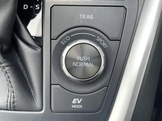 トヨタ ＲＡＶ４ ハイブリッド アドベンチャー 山口県 2022(令4)年 1.7万km アティチュードブラックマイカ 9型ディスプレイオーディオ/BT Miracast USB/バックカメラ/黒レザーシート/メモリ付きパワーシート/シートヒーター/エアシート/ビルトイン 2.0ETC/衝突被害軽減ブレーキ/レーダークルーズコントロール/レーンアシスト/オートマチックハイビーム/ブラインドスポットモニタ/LEDオートヘッドライト/フォグライト/コーナーセンサー/スマートキー 2個/ステアリングヒーター/19インチアルミホイール/W サイド カーテン ニー エアバッグ/禁煙車