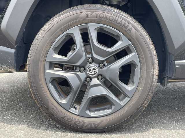 トヨタ ＲＡＶ４ ハイブリッド アドベンチャー 山口県 2022(令4)年 1.7万km アティチュードブラックマイカ 9型ディスプレイオーディオ/BT Miracast USB/バックカメラ/黒レザーシート/メモリ付きパワーシート/シートヒーター/エアシート/ビルトイン 2.0ETC/衝突被害軽減ブレーキ/レーダークルーズコントロール/レーンアシスト/オートマチックハイビーム/ブラインドスポットモニタ/LEDオートヘッドライト/フォグライト/コーナーセンサー/スマートキー 2個/ステアリングヒーター/19インチアルミホイール/W サイド カーテン ニー エアバッグ/禁煙車