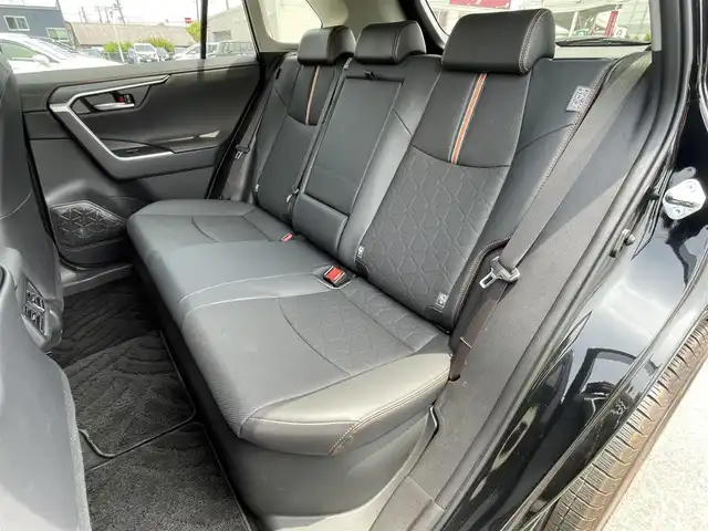 トヨタ ＲＡＶ４ ハイブリッド アドベンチャー 山口県 2022(令4)年 1.7万km アティチュードブラックマイカ 9型ディスプレイオーディオ/BT Miracast USB/バックカメラ/黒レザーシート/メモリ付きパワーシート/シートヒーター/エアシート/ビルトイン 2.0ETC/衝突被害軽減ブレーキ/レーダークルーズコントロール/レーンアシスト/オートマチックハイビーム/ブラインドスポットモニタ/LEDオートヘッドライト/フォグライト/コーナーセンサー/スマートキー 2個/ステアリングヒーター/19インチアルミホイール/W サイド カーテン ニー エアバッグ/禁煙車