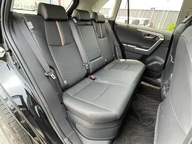 トヨタ ＲＡＶ４ ハイブリッド アドベンチャー 山口県 2022(令4)年 1.7万km アティチュードブラックマイカ 9型ディスプレイオーディオ/BT Miracast USB/バックカメラ/黒レザーシート/メモリ付きパワーシート/シートヒーター/エアシート/ビルトイン 2.0ETC/衝突被害軽減ブレーキ/レーダークルーズコントロール/レーンアシスト/オートマチックハイビーム/ブラインドスポットモニタ/LEDオートヘッドライト/フォグライト/コーナーセンサー/スマートキー 2個/ステアリングヒーター/19インチアルミホイール/W サイド カーテン ニー エアバッグ/禁煙車