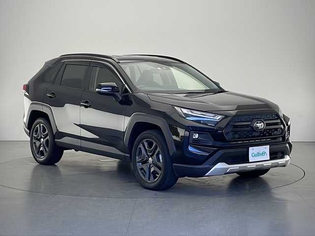 トヨタ ＲＡＶ４ ハイブリッド アドベンチャー 長野県 2022(令4)年 1.7万km アティチュードブラックマイカ 4WD/純正9型ディスプレイオーディオ/（AM/FM/USB/Bluetooth/Apple Car Play//Android Auto）/Bluetooth Miracast USB/トヨタセーフティセンス/・プリクラッシュセーフティ/・レーダークルーズコントロール/・レーントレーシングアシスト/・オートマチックハイビーム/・ブラインドスポットモニタ/・コーナーセンサー/・リヤクロストラフィックアラート/・パーキングサポートブレーキ/・ロードサインアシスト/W サイド カーテン ニー エアバッグ/バックカメラ/黒合皮レシート/D席メモリ付きパワーシート/D+N席シートヒーター/D+N席エアシート/LEDオートヘッドライト/オートマチックハイビーム/フォグライト/ステアリングヒーター/電子パーキングブレーキ/オートホールド/TRAILモード/ECO/NORMAL/SPORT切替/純正19インチアルミホイール/革巻きステアリング/ビルトインETC2.0/純正自動防眩ミラー/禁煙車/取扱説明書/スペアキー ×1
