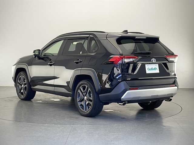トヨタ ＲＡＶ４ ハイブリッド アドベンチャー 長野県 2022(令4)年 1.7万km アティチュードブラックマイカ 4WD/純正9型ディスプレイオーディオ/（AM/FM/USB/Bluetooth/Apple Car Play//Android Auto）/Bluetooth Miracast USB/トヨタセーフティセンス/・プリクラッシュセーフティ/・レーダークルーズコントロール/・レーントレーシングアシスト/・オートマチックハイビーム/・ブラインドスポットモニタ/・コーナーセンサー/・リヤクロストラフィックアラート/・パーキングサポートブレーキ/・ロードサインアシスト/W サイド カーテン ニー エアバッグ/バックカメラ/黒合皮レシート/D席メモリ付きパワーシート/D+N席シートヒーター/D+N席エアシート/LEDオートヘッドライト/オートマチックハイビーム/フォグライト/ステアリングヒーター/電子パーキングブレーキ/オートホールド/TRAILモード/ECO/NORMAL/SPORT切替/純正19インチアルミホイール/革巻きステアリング/ビルトインETC2.0/純正自動防眩ミラー/禁煙車/取扱説明書/スペアキー ×1