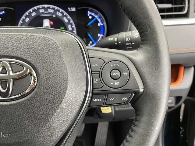 トヨタ ＲＡＶ４ ハイブリッド アドベンチャー 長野県 2022(令4)年 1.7万km アティチュードブラックマイカ 4WD/純正9型ディスプレイオーディオ/（AM/FM/USB/Bluetooth/Apple Car Play//Android Auto）/Bluetooth Miracast USB/トヨタセーフティセンス/・プリクラッシュセーフティ/・レーダークルーズコントロール/・レーントレーシングアシスト/・オートマチックハイビーム/・ブラインドスポットモニタ/・コーナーセンサー/・リヤクロストラフィックアラート/・パーキングサポートブレーキ/・ロードサインアシスト/W サイド カーテン ニー エアバッグ/バックカメラ/黒合皮レシート/D席メモリ付きパワーシート/D+N席シートヒーター/D+N席エアシート/LEDオートヘッドライト/オートマチックハイビーム/フォグライト/ステアリングヒーター/電子パーキングブレーキ/オートホールド/TRAILモード/ECO/NORMAL/SPORT切替/純正19インチアルミホイール/革巻きステアリング/ビルトインETC2.0/純正自動防眩ミラー/禁煙車/取扱説明書/スペアキー ×1