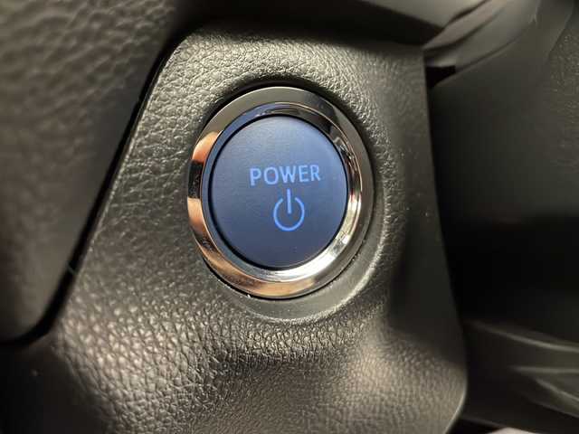 トヨタ ＲＡＶ４ ハイブリッド アドベンチャー 長野県 2022(令4)年 1.7万km アティチュードブラックマイカ 4WD/純正9型ディスプレイオーディオ/（AM/FM/USB/Bluetooth/Apple Car Play//Android Auto）/Bluetooth Miracast USB/トヨタセーフティセンス/・プリクラッシュセーフティ/・レーダークルーズコントロール/・レーントレーシングアシスト/・オートマチックハイビーム/・ブラインドスポットモニタ/・コーナーセンサー/・リヤクロストラフィックアラート/・パーキングサポートブレーキ/・ロードサインアシスト/W サイド カーテン ニー エアバッグ/バックカメラ/黒合皮レシート/D席メモリ付きパワーシート/D+N席シートヒーター/D+N席エアシート/LEDオートヘッドライト/オートマチックハイビーム/フォグライト/ステアリングヒーター/電子パーキングブレーキ/オートホールド/TRAILモード/ECO/NORMAL/SPORT切替/純正19インチアルミホイール/革巻きステアリング/ビルトインETC2.0/純正自動防眩ミラー/禁煙車/取扱説明書/スペアキー ×1
