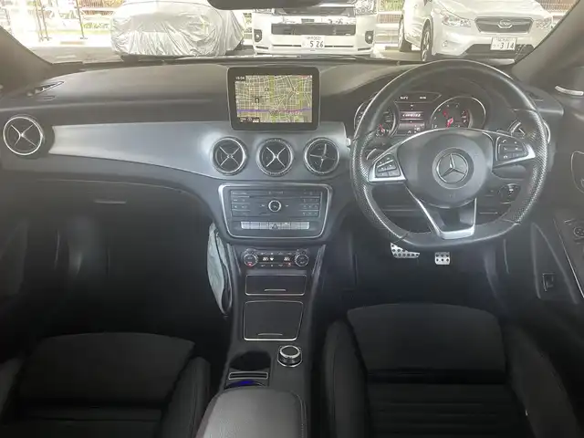 メルセデス・ベンツ ＣＬＡ１８０ AMG スタイル 大阪府 2017(平29)年 5.1万km カバンサイトブルー レーダーセーフティパッケージ/・ブラインドスポットアシスト/・ディスタンスパイロットディストロニック/・レーンキーピングアシスト/レーダークルーズコントロール/純正ナビ/・Bluetooth/・フルセグTV/・バックカメラ/ベンツ純正18インチアルミホイール/コーナーセンサー/プッシュスタート/パドルシフト/ハーフレザー/シートヒーター/新車保証書/取扱説明書