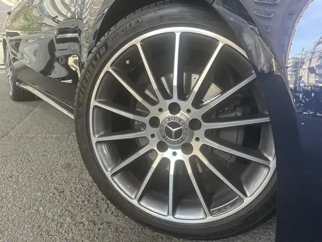 メルセデス・ベンツ ＣＬＡ１８０ AMG スタイル 大阪府 2017(平29)年 5.1万km カバンサイトブルー レーダーセーフティパッケージ/・ブラインドスポットアシスト/・ディスタンスパイロットディストロニック/・レーンキーピングアシスト/レーダークルーズコントロール/純正ナビ/・Bluetooth/・フルセグTV/・バックカメラ/ベンツ純正18インチアルミホイール/コーナーセンサー/プッシュスタート/パドルシフト/ハーフレザー/シートヒーター/新車保証書/取扱説明書