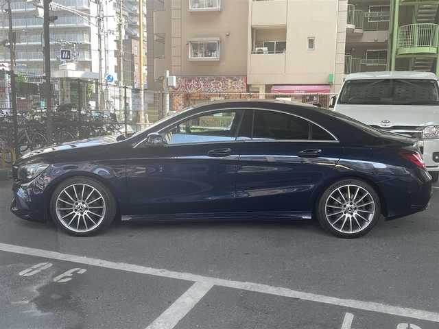 メルセデス・ベンツ ＣＬＡ１８０ AMG スタイル 大阪府 2017(平29)年 5.1万km カバンサイトブルー レーダーセーフティパッケージ/・ブラインドスポットアシスト/・ディスタンスパイロットディストロニック/・レーンキーピングアシスト/レーダークルーズコントロール/純正ナビ/・Bluetooth/・フルセグTV/・バックカメラ/ベンツ純正18インチアルミホイール/コーナーセンサー/プッシュスタート/パドルシフト/ハーフレザー/シートヒーター/新車保証書/取扱説明書
