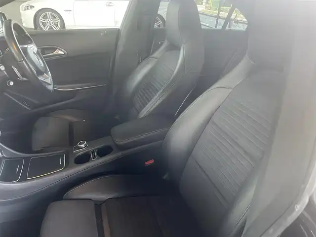 メルセデス・ベンツ ＣＬＡ１８０ AMG スタイル 大阪府 2017(平29)年 5.1万km カバンサイトブルー レーダーセーフティパッケージ/・ブラインドスポットアシスト/・ディスタンスパイロットディストロニック/・レーンキーピングアシスト/レーダークルーズコントロール/純正ナビ/・Bluetooth/・フルセグTV/・バックカメラ/ベンツ純正18インチアルミホイール/コーナーセンサー/プッシュスタート/パドルシフト/ハーフレザー/シートヒーター/新車保証書/取扱説明書