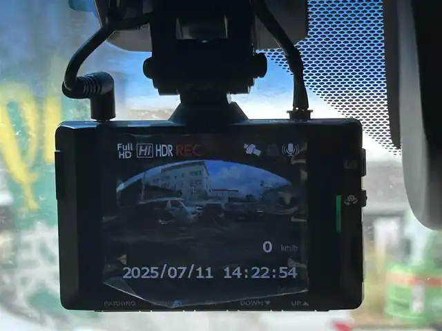 トヨタ ハリアー ハイブリッド G 福岡県 2021(令3)年 5.3万km ホワイトパールクリスタルシャイン ワンオーナー/純正メーカーナビ（フルセグTV・AM・FM・Bluetooth）/モデリスタエアロ(フロント/サイド/リア)/JBLスピーカー/電動リアゲート/ビルトインETC/レーダークルーズコントロール/コーナーセンサー（前後）/バックカメラ/ドライブセレクトモード/ドライブレコーダー（前後）/USB入力端子/ウィンカーミラー/純正18インチホイール/純正フロアマット/LEDヘッドライト/LEDフォグランプ/オートライト/オートハイビーム/ドアバイザー/プッシュスタートボタン/AACエアコン/スマートキー×２本/取扱説明書/保証書