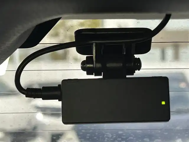 トヨタ ハリアー ハイブリッド G 福岡県 2021(令3)年 5.3万km ホワイトパールクリスタルシャイン ワンオーナー/純正メーカーナビ（フルセグTV・AM・FM・Bluetooth）/モデリスタエアロ(フロント/サイド/リア)/JBLスピーカー/電動リアゲート/ビルトインETC/レーダークルーズコントロール/コーナーセンサー（前後）/バックカメラ/ドライブセレクトモード/ドライブレコーダー（前後）/USB入力端子/ウィンカーミラー/純正18インチホイール/純正フロアマット/LEDヘッドライト/LEDフォグランプ/オートライト/オートハイビーム/ドアバイザー/プッシュスタートボタン/AACエアコン/スマートキー×２本/取扱説明書/保証書