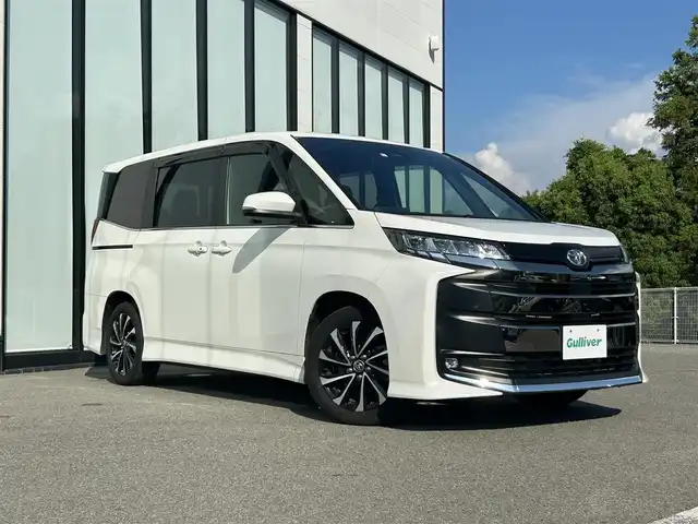 トヨタ ノア S－Z 大阪府 2023(令5)年 2万km ホワイトパールクリスタルシャイン ワンオーナー/トヨタセーフティセンス/・衝突軽減ブレーキ/・クリアランスソナー/・レーダークルーズコントロール/・レーンキープアシスト　/メーカー8インチナビ　/   フルセグTV/Bluetooth/USB　/バックモニター　/１４インチ後席モニター　/前席シートヒーター　/両側パワースライドドア　　/前方ドライブレコーダー/純正17インチアルミホイール/純正フロアマット/プッシュスタート/スマートキー/ビルトインＥＴＣ2.0　/ＬＥＤ