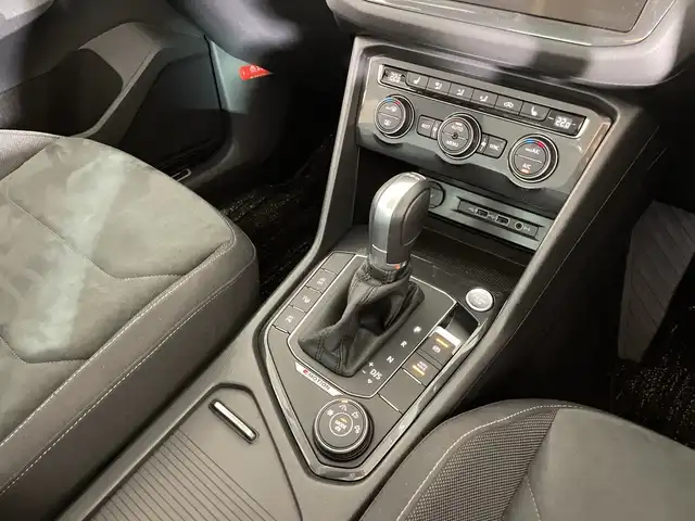フォルクスワーゲン ティグアン TDI 4モーション ハイライン 福岡県 2018(平30)年 1.3万km 紺 メーカー純正メモリナビ/全方位カメラ/ワンセグ/レーダークルーズコントロール/自動パーキング/電動吏アゲート/ヘッドアップディスプレイ/コーナーセンサー/CD/DVD/AM/FM/USB/Bluetooth/スマートキー/シートヒーター(D/N)/前ドラレコ/ブラインドスポットモニター/ETC2.0/横滑り防止装置/純正アルミホイール/純正フロアマット/レーンキープアシスト/パドルシフト