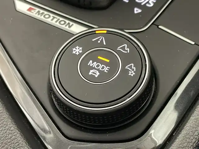 フォルクスワーゲン ティグアン TDI 4モーション ハイライン 福岡県 2018(平30)年 1.3万km 紺 メーカー純正メモリナビ/全方位カメラ/ワンセグ/レーダークルーズコントロール/自動パーキング/電動吏アゲート/ヘッドアップディスプレイ/コーナーセンサー/CD/DVD/AM/FM/USB/Bluetooth/スマートキー/シートヒーター(D/N)/前ドラレコ/ブラインドスポットモニター/ETC2.0/横滑り防止装置/純正アルミホイール/純正フロアマット/レーンキープアシスト/パドルシフト