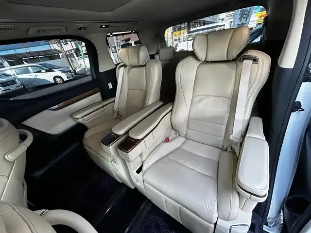 トヨタ ヴェルファイア ハイブリット エグゼクティブ ラウンジ 大分県 2015(平27)年 3.8万km ホワイトパールクリスタルシャイン ワンオーナー/JBLプレミアムサウンド/純正SDナビ/Bluetooth/フルセグ/CD/DVD/モデリスタフルエアロ/Pantneraセキュリティ/全方位カメラ/レーダークルーズコントロール/パワーシート/オットマン/シートメモリー/フリップダウンモニター/100VAC/置くだけ充電（Qi）/社外GPSレーダー/コーナーセンサー/両側パワースライドドア/パワーバックドア/USB・HDMI入力端子/純正アルミホイル17インチ/純正フロアマット/ステアリングスイッチ/ステアリングヒーター/3列シート/オートライト/オートハイビーム/ETC/ドライブレコーダー/チップアップシート/ウッドコンビハンドル/nanoe/スタットレスタイヤ/スペアキー