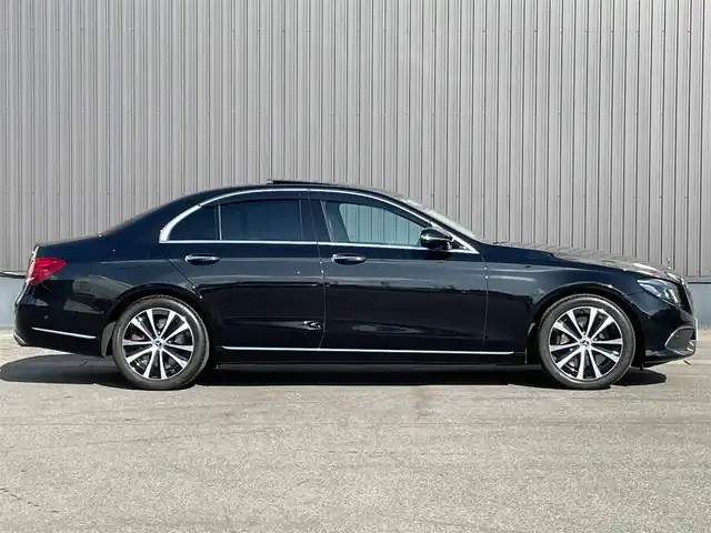メルセデス・ベンツ Ｅ４５０ 4マチック エクスクルーシブ 青森県 2020(令2)年 2.7万km オブシディアンブラック /・ワンオーナー/・４WD/・ツインターボ/・純正エアサス/・パノラマサンルーフ/・ブルメスターサランドサウンドシステム/・道路標識アシスト/・アクティブブレーキアシスト/・アテンションアシスト/・レーンチェンジアシスト/・ブラインドスポットモニター/・インテリジェントライトシステム/・クルーズコントロール(追従式)/・茶革シート/・前席パワーシート/・全席シートヒーター /・前席エアシート /・純正HDDナビ/　【Bluetooth・USB・AppleCarPlay・AndroidAuto】/・フルセグTV/・全方位カメラ/・ETC2.0/・パワートランク/・LEDヘッドランプ/・純正マット/・保証書/取説