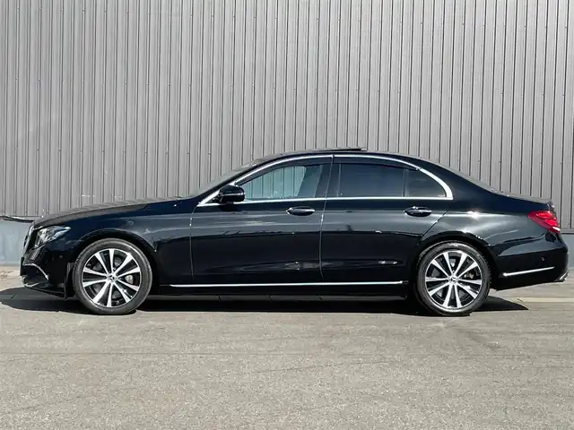 メルセデス・ベンツ Ｅ４５０ 4マチック エクスクルーシブ 青森県 2020(令2)年 2.7万km オブシディアンブラック /・ワンオーナー/・４WD/・ツインターボ/・純正エアサス/・パノラマサンルーフ/・ブルメスターサランドサウンドシステム/・道路標識アシスト/・アクティブブレーキアシスト/・アテンションアシスト/・レーンチェンジアシスト/・ブラインドスポットモニター/・インテリジェントライトシステム/・クルーズコントロール(追従式)/・茶革シート/・前席パワーシート/・全席シートヒーター /・前席エアシート /・純正HDDナビ/　【Bluetooth・USB・AppleCarPlay・AndroidAuto】/・フルセグTV/・全方位カメラ/・ETC2.0/・パワートランク/・LEDヘッドランプ/・純正マット/・保証書/取説