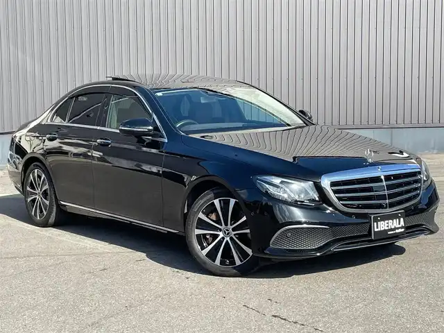 メルセデス・ベンツ Ｅ４５０ 4マチック エクスクルーシブ 青森県 2020(令2)年 2.7万km オブシディアンブラック /・ワンオーナー/・４WD/・ツインターボ/・純正エアサス/・パノラマサンルーフ/・ブルメスターサランドサウンドシステム/・道路標識アシスト/・アクティブブレーキアシスト/・アテンションアシスト/・レーンチェンジアシスト/・ブラインドスポットモニター/・インテリジェントライトシステム/・クルーズコントロール(追従式)/・茶革シート/・前席パワーシート/・全席シートヒーター /・前席エアシート /・純正HDDナビ/　【Bluetooth・USB・AppleCarPlay・AndroidAuto】/・フルセグTV/・全方位カメラ/・ETC2.0/・パワートランク/・LEDヘッドランプ/・純正マット/・保証書/取説