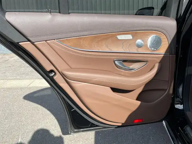 メルセデス・ベンツ Ｅ４５０ 4マチック エクスクルーシブ 青森県 2020(令2)年 2.7万km オブシディアンブラック /・ワンオーナー/・４WD/・ツインターボ/・純正エアサス/・パノラマサンルーフ/・ブルメスターサランドサウンドシステム/・道路標識アシスト/・アクティブブレーキアシスト/・アテンションアシスト/・レーンチェンジアシスト/・ブラインドスポットモニター/・インテリジェントライトシステム/・クルーズコントロール(追従式)/・茶革シート/・前席パワーシート/・全席シートヒーター /・前席エアシート /・純正HDDナビ/　【Bluetooth・USB・AppleCarPlay・AndroidAuto】/・フルセグTV/・全方位カメラ/・ETC2.0/・パワートランク/・LEDヘッドランプ/・純正マット/・保証書/取説
