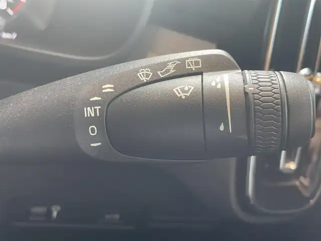 ボルボ ＸＣ４０ T4 AWD モメンタム 高知県 2018(平30)年 2.4万km アイスホワイト 純正ナビ/　【AM/FM/Bluetooth/フルセグTV】/Apple Car Play/Android　Auto/３６０°カメラ/　【フロント・サイド・バック】/クルーズコントロール/Lane　Keeping　Aid/BLIS/Road　Sign　Information/パークアシスト/コーナーリングライト/衝突回避/アイドリングストップ/ハーフレザーシート/運転席パワーシート/ETC/フロアマット