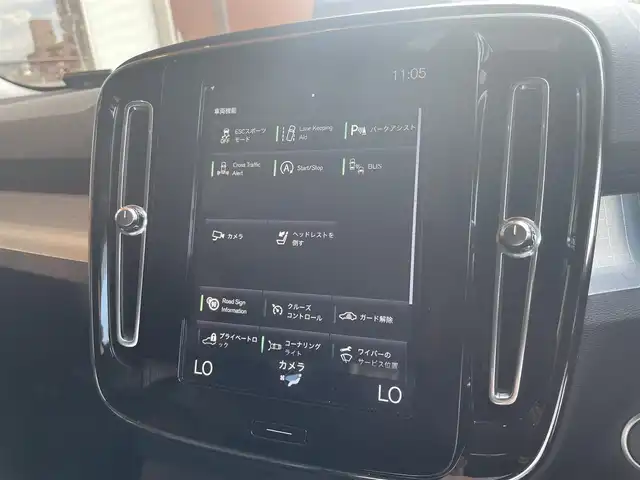ボルボ ＸＣ４０ T4 AWD モメンタム 高知県 2018(平30)年 2.4万km アイスホワイト 純正ナビ/　【AM/FM/Bluetooth/フルセグTV】/Apple Car Play/Android　Auto/３６０°カメラ/　【フロント・サイド・バック】/クルーズコントロール/Lane　Keeping　Aid/BLIS/Road　Sign　Information/パークアシスト/コーナーリングライト/衝突回避/アイドリングストップ/ハーフレザーシート/運転席パワーシート/ETC/フロアマット