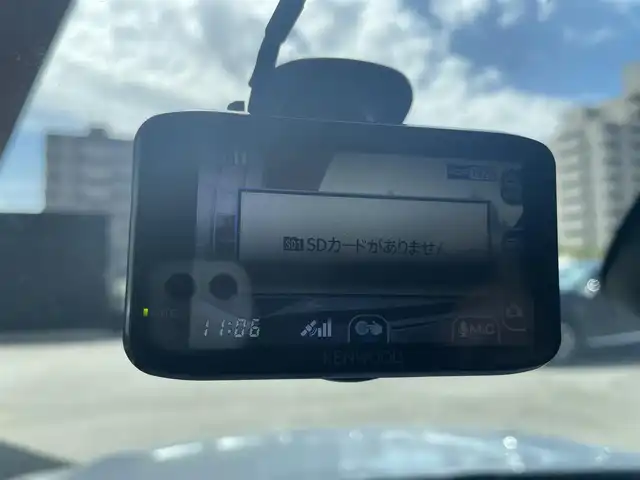 ボルボ ＸＣ４０ T4 AWD モメンタム 高知県 2018(平30)年 2.4万km アイスホワイト 純正ナビ/　【AM/FM/Bluetooth/フルセグTV】/Apple Car Play/Android　Auto/３６０°カメラ/　【フロント・サイド・バック】/クルーズコントロール/Lane　Keeping　Aid/BLIS/Road　Sign　Information/パークアシスト/コーナーリングライト/衝突回避/アイドリングストップ/ハーフレザーシート/運転席パワーシート/ETC/フロアマット