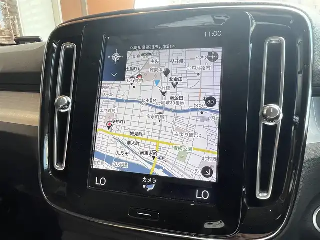 ボルボ ＸＣ４０ T4 AWD モメンタム 高知県 2018(平30)年 2.4万km アイスホワイト 純正ナビ/　【AM/FM/Bluetooth/フルセグTV】/Apple Car Play/Android　Auto/３６０°カメラ/　【フロント・サイド・バック】/クルーズコントロール/Lane　Keeping　Aid/BLIS/Road　Sign　Information/パークアシスト/コーナーリングライト/衝突回避/アイドリングストップ/ハーフレザーシート/運転席パワーシート/ETC/フロアマット