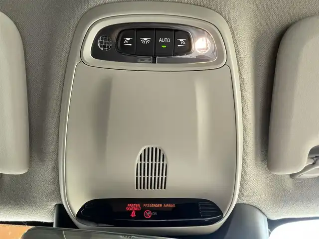 ボルボ ＸＣ４０ T4 AWD モメンタム 高知県 2018(平30)年 2.4万km アイスホワイト 純正ナビ/　【AM/FM/Bluetooth/フルセグTV】/Apple Car Play/Android　Auto/３６０°カメラ/　【フロント・サイド・バック】/クルーズコントロール/Lane　Keeping　Aid/BLIS/Road　Sign　Information/パークアシスト/コーナーリングライト/衝突回避/アイドリングストップ/ハーフレザーシート/運転席パワーシート/ETC/フロアマット