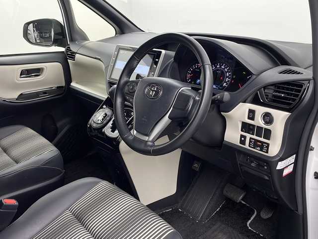 トヨタ ノア Si ダブルバイビーⅡ 栃木県 2020(令2)年 3.1万km ホワイトパールクリスタルシャイン 純正９型ナビ/(CD/DVD/Bluetooth/AM/FM)/フルセグ/バックカメラ/ビルトインETC/トヨタセーフティセンス/・プリクラッシュセーフティー/・レーンデパーチャーアラート/・オートマチックハイビーム/クルーズコントロール/12.1型フリップダウンモニター/両側パワースライドドア/前後ドライブレコーダー/ハーフレザーシート/純正１６インチAW/純正フロアマット/純正ドアバイザー/オートライト/LEDヘッドライト/フォグランプ/プッシュスタート/スマートキー/　