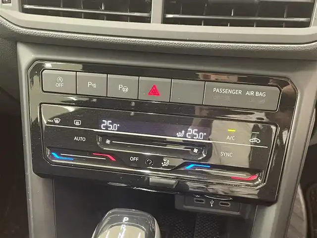 フォルクスワーゲン ＶＷ Ｔ－クロス TSI アクティブ 岡山県 2022(令4)年 1.1万km ピュアホワイト IQDRIVE/ディスカバリーパッケージ/純正HDDナビ/AppleCarPlay/Bluetooth/バックカメラ/パドルシフト/ドライブレコーダー/アダクティブクルーズコントロール/パークアシスト/リヤトラフィックアラート/パークディスタンスコントロール/レーンキープアシスト/ブレーキアシスト/ブラインドスポット/レインセンサー/ハイビームアシスト/ESC/ABS