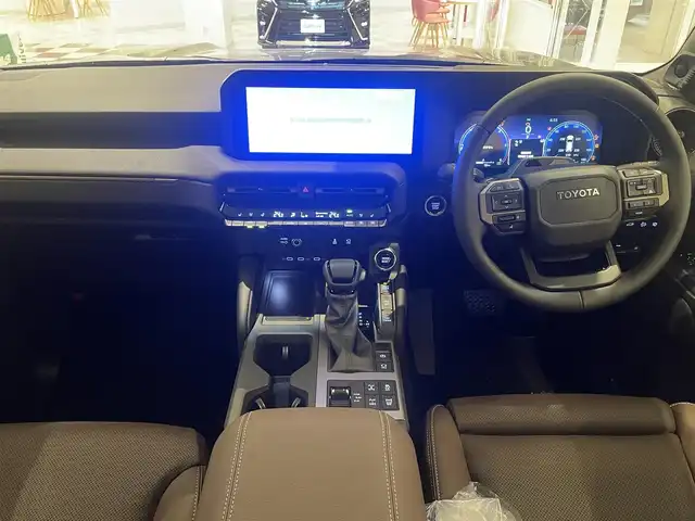 トヨタ ランドクルーザー ２５０ ZX 福井県 2024(令6)年 0.1千km ブラック 法人ワンオーナー車/サンルーフ/JBLプレミアムサウンド/純正ナビ/フルセグ/Bluetooth/アラウンドビューモニター/ビルドインETC2.0/置くだけ充電/ブラインドスポットモニター/D/N席電動シート/全席シートヒーター＆クーラー/電動リアゲート/パドルシフト/純正フロアマット/純正ドアバイザー