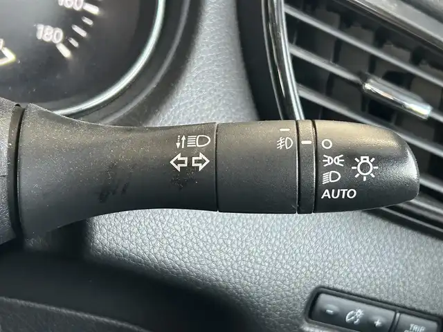 日産 エクストレイル オーテック 茨城県 2019(令1)年 8.1万km ブリリアントホワイトパール 純正9インチナビ(MM518D-L)/　(FM/AM/Bluetooth/TV/CD/DVD)/バックカメラ/インテリジェントエマージェンシーブレーキ/レザーシート/シートヒーター(全席)/パワーバックドア/ヒーター付きドアミラー/ETC/コーナーセンサー/オートライト/ドライブレコーダー(前方)/LEDヘッドライト/純正アルミホイール