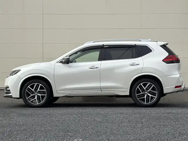 日産 エクストレイル オーテック 茨城県 2019(令1)年 8.1万km ブリリアントホワイトパール 純正9インチナビ(MM518D-L)/　(FM/AM/Bluetooth/TV/CD/DVD)/バックカメラ/インテリジェントエマージェンシーブレーキ/レザーシート/シートヒーター(全席)/パワーバックドア/ヒーター付きドアミラー/ETC/コーナーセンサー/オートライト/ドライブレコーダー(前方)/LEDヘッドライト/純正アルミホイール