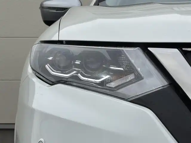 日産 エクストレイル オーテック 茨城県 2019(令1)年 8.1万km ブリリアントホワイトパール 純正9インチナビ(MM518D-L)/　(FM/AM/Bluetooth/TV/CD/DVD)/バックカメラ/インテリジェントエマージェンシーブレーキ/レザーシート/シートヒーター(全席)/パワーバックドア/ヒーター付きドアミラー/ETC/コーナーセンサー/オートライト/ドライブレコーダー(前方)/LEDヘッドライト/純正アルミホイール