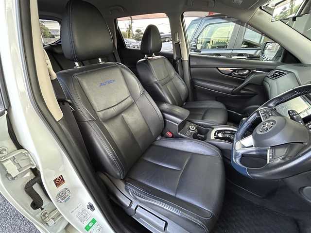 日産 エクストレイル オーテック 茨城県 2019(令1)年 8.1万km ブリリアントホワイトパール 純正9インチナビ(MM518D-L)/　(FM/AM/Bluetooth/TV/CD/DVD)/バックカメラ/インテリジェントエマージェンシーブレーキ/レザーシート/シートヒーター(全席)/パワーバックドア/ヒーター付きドアミラー/ETC/コーナーセンサー/オートライト/ドライブレコーダー(前方)/LEDヘッドライト/純正アルミホイール