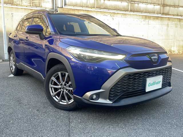 トヨタ カローラ クロス ハイブリッド Z 愛知県 2022(令4)年 3.1万km ダークブルーマイカM ワンオーナー/パノラマルーフ/８インチディスプレイオーディオ＋ナビ/ルーフレール/パワーバックドア/前席シートヒーター/運転席パワーシート/ハーフレザーシート/トヨタセーフティーセンス/・プリクラッシュセーフティ/・レーダークルーズコントロール/・レーントレーシングアシスト/・ロードサインアシスト/・オートハイビーム/・プロアクティブドライビングアシスト/・パーキングサポートブレーキ/クリアランスソナー/ブラインドスポットモニター/LEDヘッドライト/フォグライト/オートライト/前後ドライブレコーダー（DC-DR652）/ETC/純正フロアマット/純正ドアバイザー/2025年10月8日新品バッテリー交換/ディーラー整備記録簿R5 R6/取扱説明書/保証書/スペアスマートキー