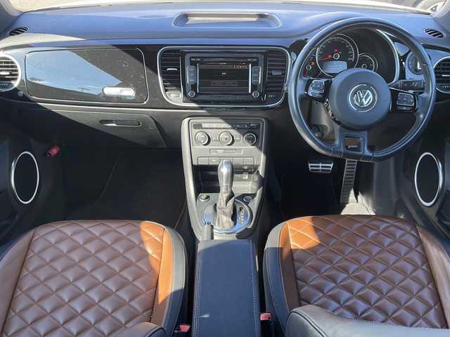 フォルクスワーゲン ザ・ビートル ターボ エクスクルーシブ 山口県 2015(平27)年 6.2万km パール フェンダーサウンド　/ドライブレコーダー　/クルーズコントロール　/レザーシート　/シートヒーター　/パーキングアシスト　/横滑り防止装置　/オートライト　/ＬＥＤヘッドライト　/ディスプレイオーディオ　　/コーナーセンサー