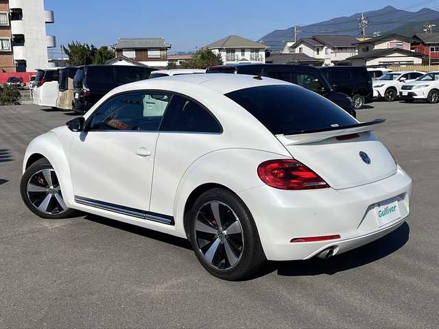 フォルクスワーゲン ザ・ビートル ターボ エクスクルーシブ 山口県 2015(平27)年 6.2万km パール フェンダーサウンド　/ドライブレコーダー　/クルーズコントロール　/レザーシート　/シートヒーター　/パーキングアシスト　/横滑り防止装置　/オートライト　/ＬＥＤヘッドライト　/ディスプレイオーディオ　　/コーナーセンサー