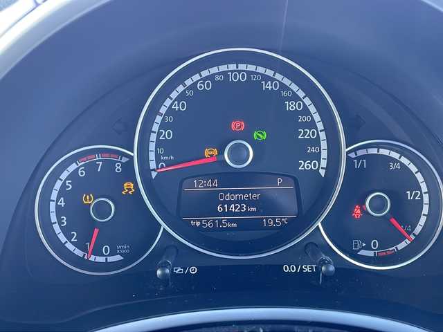 フォルクスワーゲン ザ・ビートル ターボ エクスクルーシブ 山口県 2015(平27)年 6.2万km パール フェンダーサウンド　/ドライブレコーダー　/クルーズコントロール　/レザーシート　/シートヒーター　/パーキングアシスト　/横滑り防止装置　/オートライト　/ＬＥＤヘッドライト　/ディスプレイオーディオ　　/コーナーセンサー