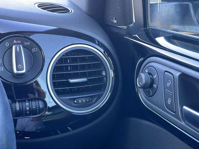 フォルクスワーゲン ザ・ビートル ターボ エクスクルーシブ 山口県 2015(平27)年 6.2万km パール フェンダーサウンド　/ドライブレコーダー　/クルーズコントロール　/レザーシート　/シートヒーター　/パーキングアシスト　/横滑り防止装置　/オートライト　/ＬＥＤヘッドライト　/ディスプレイオーディオ　　/コーナーセンサー