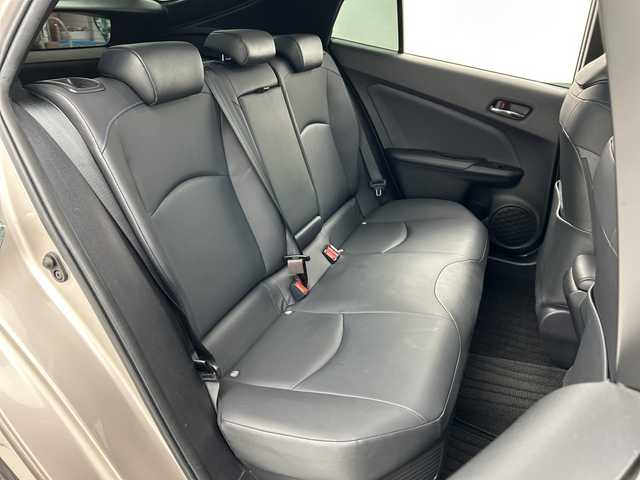 トヨタ プリウス S ツーリングセレクション 愛知県 2019(平31)年 5.1万km スティールブロンドM 純正９インチナビ/・フルセグ/・CD/DVD/・Bluetooth/ビルトインETC2.0/デジタルインナーミラー/バックカメラ/プリクラッシュセーフティ/レーンディパーチャーアラート/ふらつき検知/アダプティブクルーズコントロール/横滑り防止/クリアランスソナー/合皮レザーシート/シートヒーター/オートハイビーム/フォグランプ/電動格納ウィンカーミラー/プッシュスタート