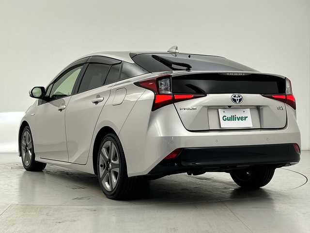 トヨタ プリウス S ツーリングセレクション 愛知県 2019(平31)年 5.1万km スティールブロンドM 純正９インチナビ/・フルセグ/・CD/DVD/・Bluetooth/ビルトインETC2.0/デジタルインナーミラー/バックカメラ/プリクラッシュセーフティ/レーンディパーチャーアラート/ふらつき検知/アダプティブクルーズコントロール/横滑り防止/クリアランスソナー/合皮レザーシート/シートヒーター/オートハイビーム/フォグランプ/電動格納ウィンカーミラー/プッシュスタート