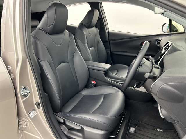 トヨタ プリウス S ツーリングセレクション 愛知県 2019(平31)年 5.1万km スティールブロンドM 純正９インチナビ/・フルセグ/・CD/DVD/・Bluetooth/ビルトインETC2.0/デジタルインナーミラー/バックカメラ/プリクラッシュセーフティ/レーンディパーチャーアラート/ふらつき検知/アダプティブクルーズコントロール/横滑り防止/クリアランスソナー/合皮レザーシート/シートヒーター/オートハイビーム/フォグランプ/電動格納ウィンカーミラー/プッシュスタート